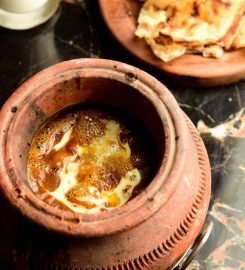 Veg Restaurant – Kake Di Hatti Srinagar